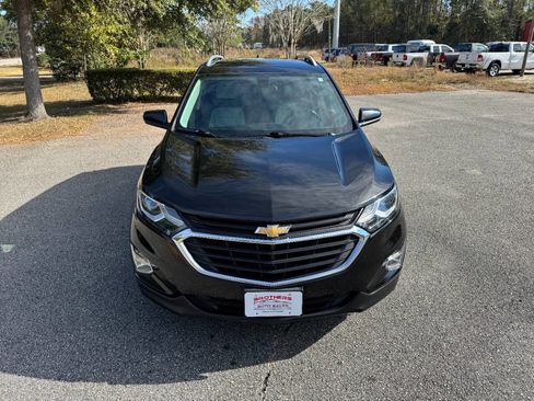 Used 2019 Chevrolet Equinox LT image 2