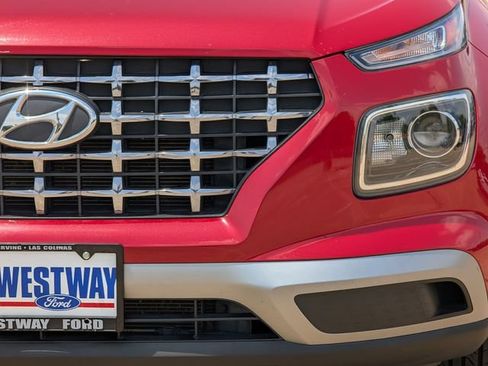 Used 2023 Hyundai Venue SEL FWD image 9