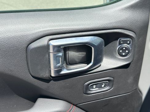 Used 2021 Jeep Gladiator Rubicon AWD/4WD image 17