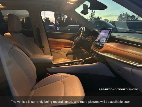 Used 2022 Jeep Compass Limited w/ Sun and Sound Group AWD/4WD image 13