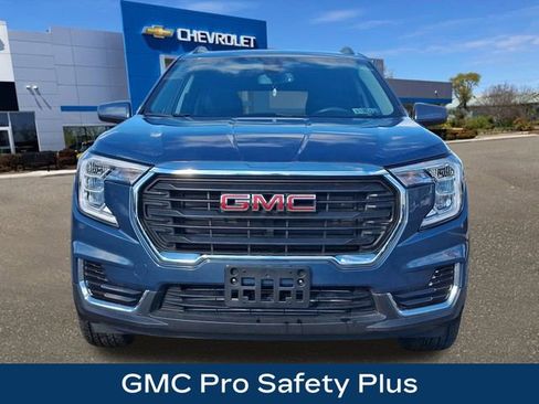 Used 2024 GMC Terrain SLE w/ Driver Convenience Package image 3