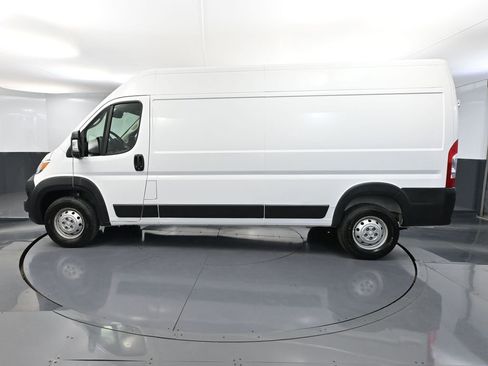 Used 2023 RAM ProMaster 2500 FWD image 9
