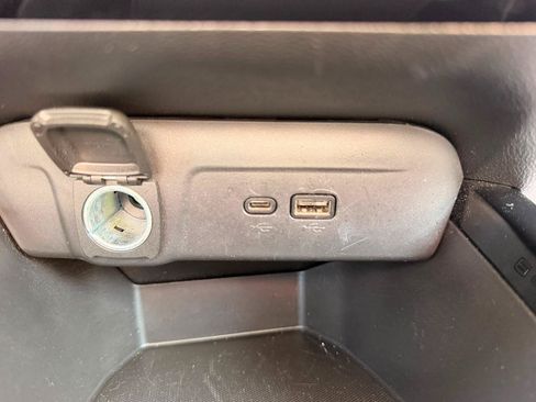 Used 2025 Chevrolet Trax LT FWD image 28