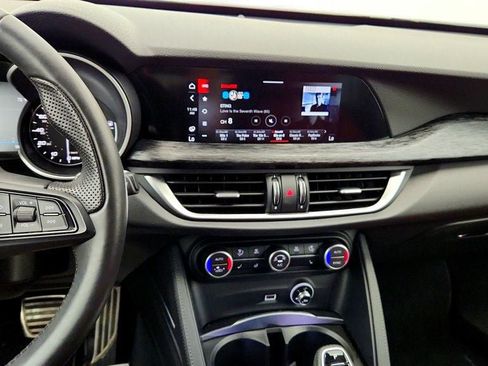 Used 2023 Alfa Romeo Stelvio Sprint AWD/4WD image 17