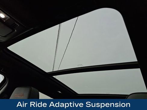 Used 2025 Chevrolet Tahoe High Country image 19