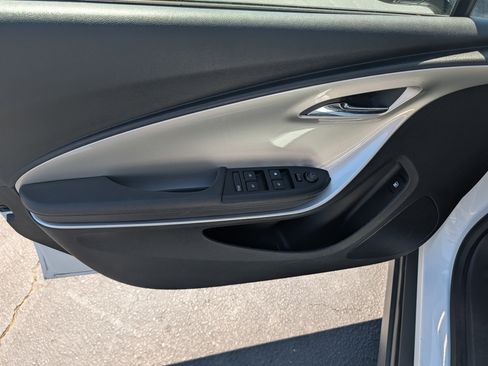 Used 2014 Chevrolet Volt FWD image 16