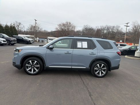 Used 2025 Honda Pilot Touring image 2