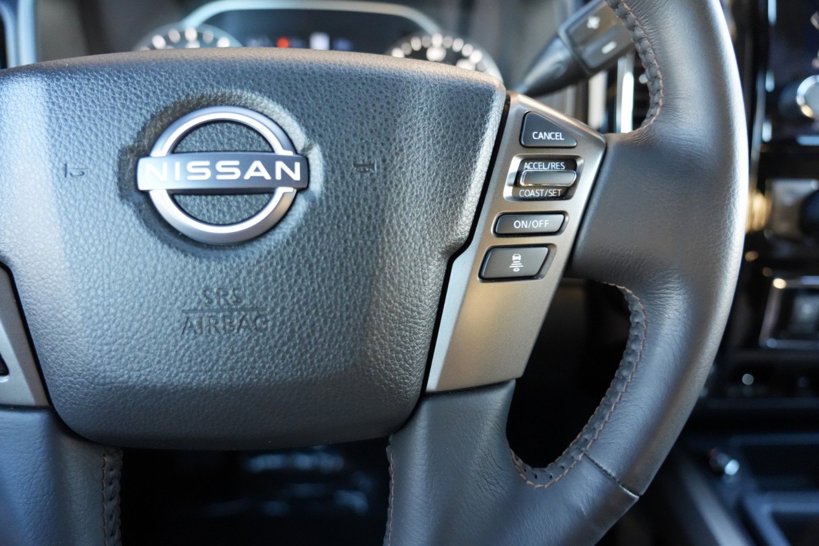 Used 2023 Nissan Titan Platinum Reserve w/ Moonroof Package AWD/4WD image 26