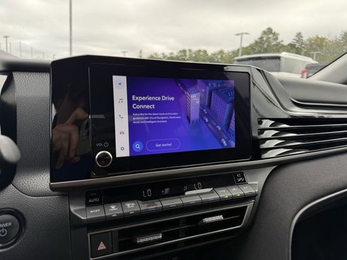 Used 2025 Toyota Camry SE image 16