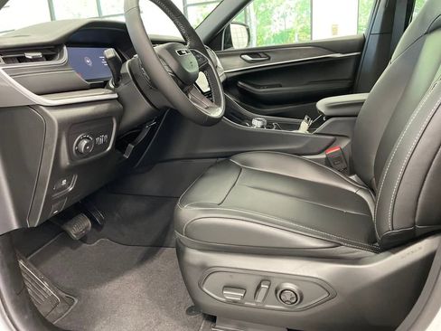 New 2025 Jeep Grand Cherokee Limited w/ Black Appearance Package image 15