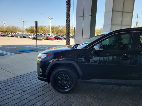 Used 2021 Toyota RAV4 XLE image 2