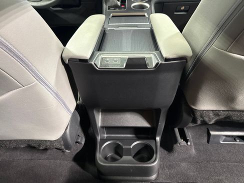 Used 2025 Toyota Sienna XLE FWD image 15