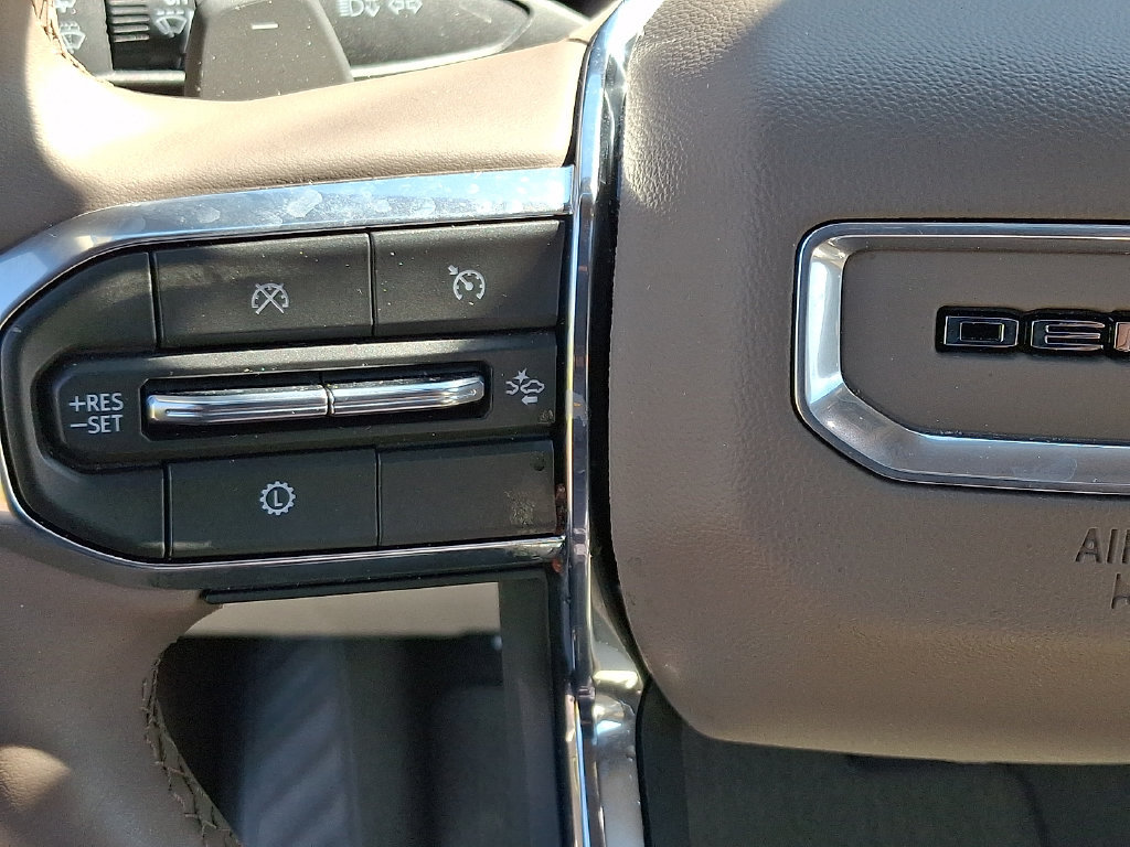 Used 2026 GMC Yukon Denali w/ Sun & Power Step Package AWD/4WD image 21