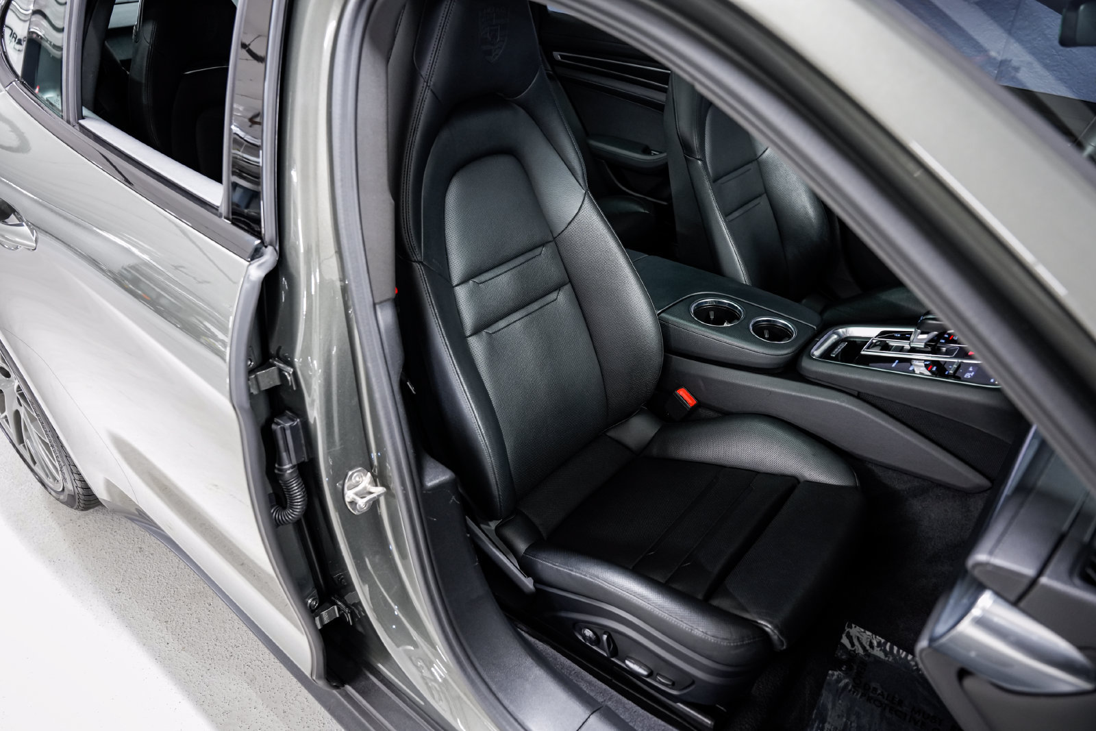 Used 2023 Porsche Panamera Platinum Edition RWD image 25