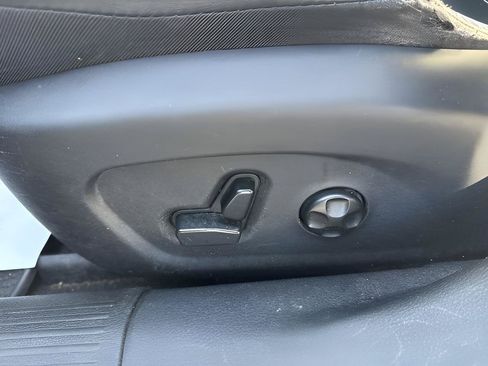 Used 2015 Chrysler 200 S FWD image 12