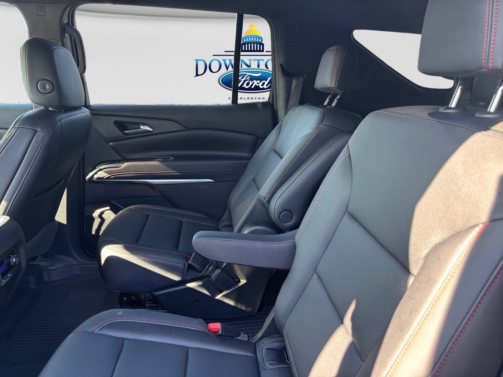 Used 2026 Chevrolet Traverse Z71 w/ Driver Confidence Package AWD/4WD image 33