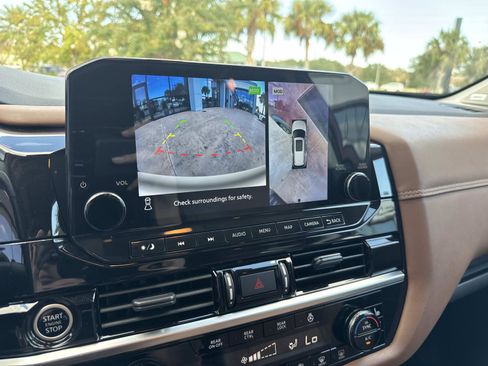 Used 2023 Nissan Pathfinder Platinum image 25