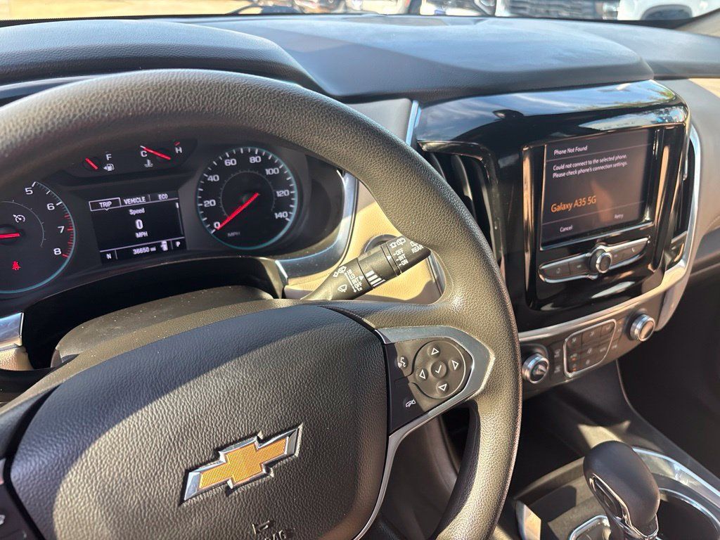 Used 2023 Chevrolet Traverse LS w/ Safety Package FWD image 10
