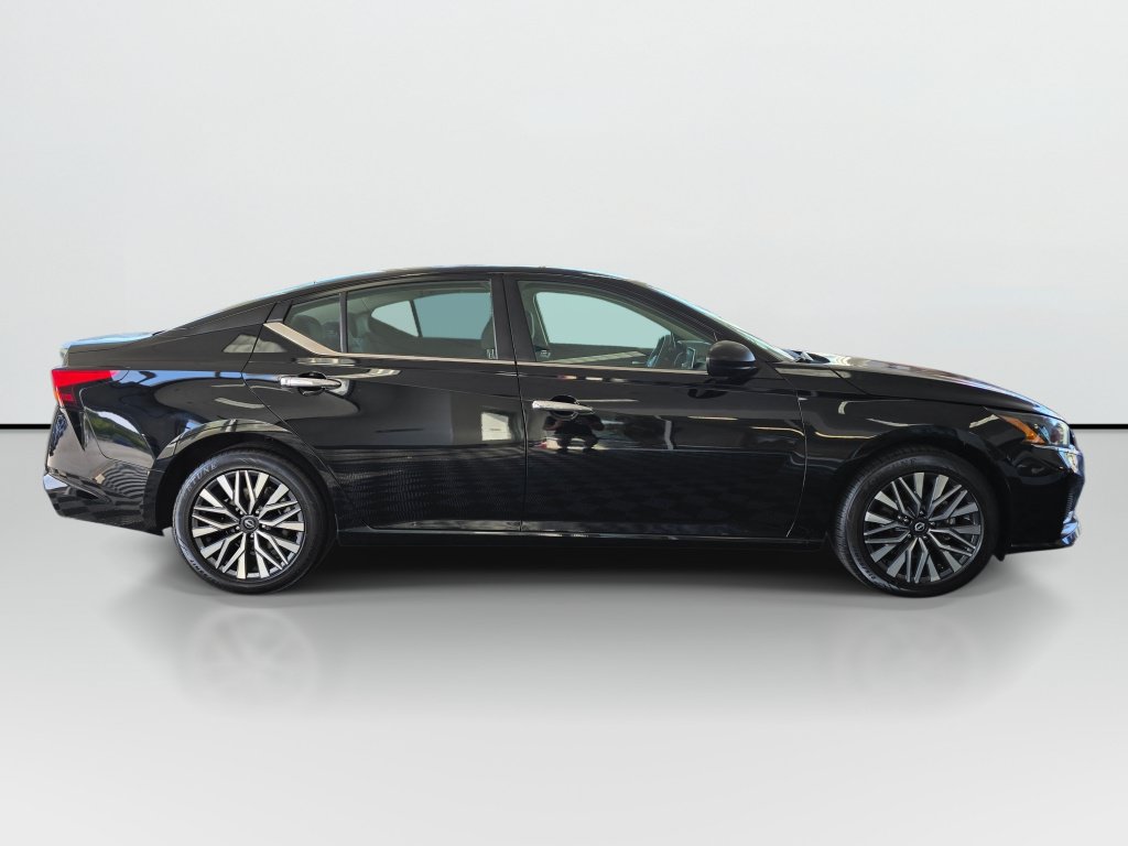 Used 2025 Nissan Altima 2.5 SV FWD image 6