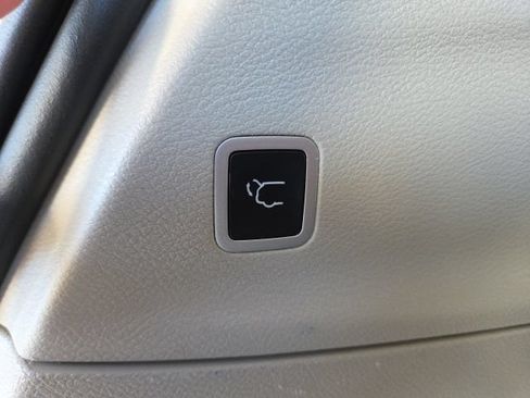 Used 2023 Chrysler Pacifica Limited FWD image 45
