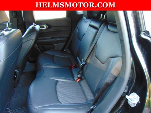 Certified 2025 Jeep Compass Latitude w/ Convenience Group AWD/4WD image 33