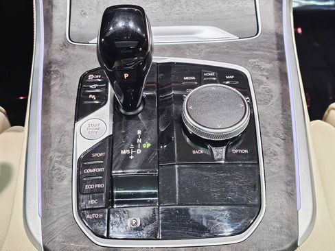 Used 2022 BMW X5 xDrive40i w/ Parking Assistance Package image 18