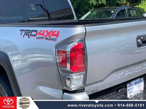 Used 2022 Toyota Tacoma TRD Off-Road w/ Technology Package AWD/4WD image 12