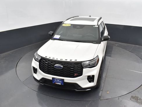 Certified 2025 Ford Explorer ST image 39