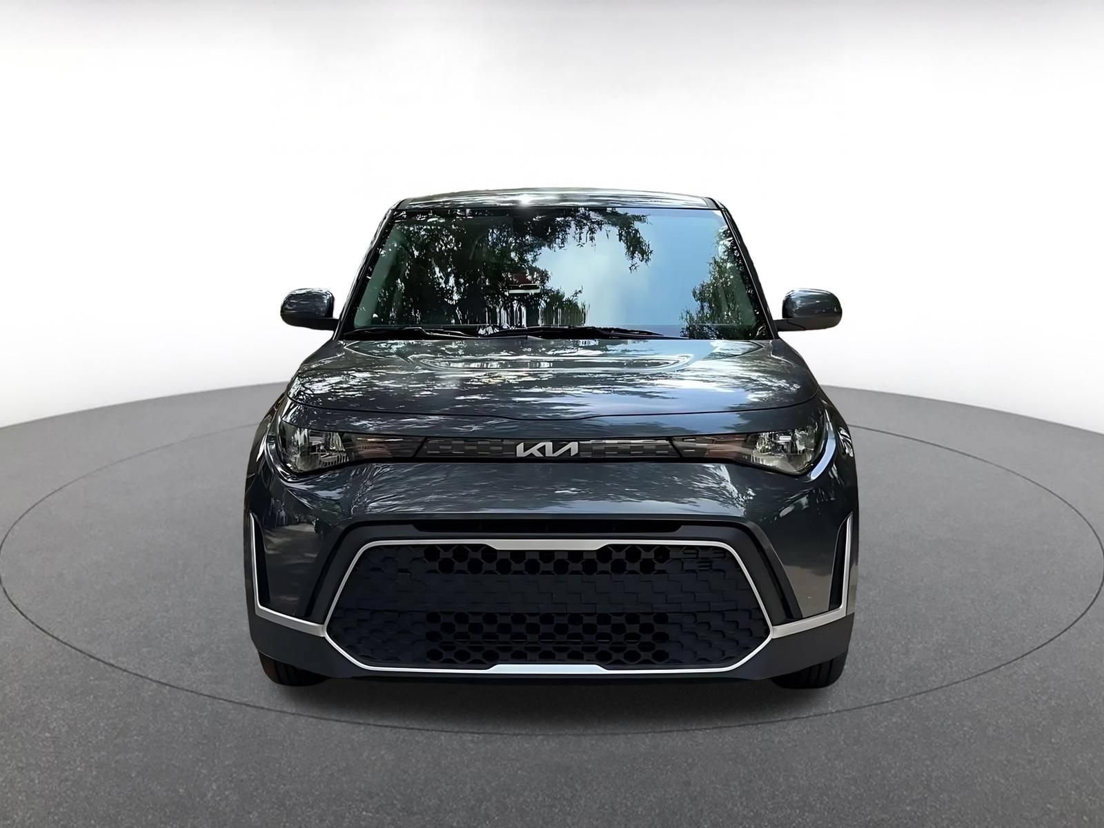 Used 2025 Kia Soul LX w/ LX Technology Package FWD image 4