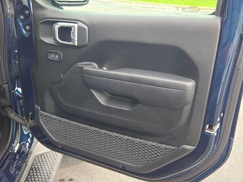 Used 2025 Jeep Wrangler Unlimited Sport AWD/4WD image 6
