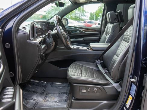 Used 2024 Cadillac Escalade ESV Premium Luxury Platinum AWD/4WD image 11