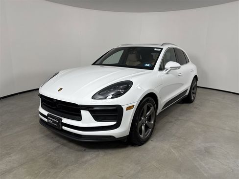 Certified 2023 Porsche Macan image 1