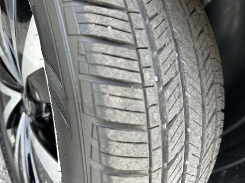 Used 2024 Volkswagen Taos SE image 8