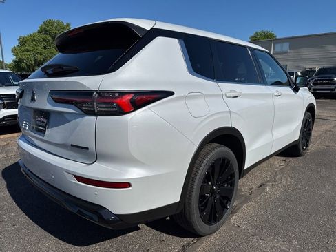 New 2026 Mitsubishi Outlander LE FWD image 4