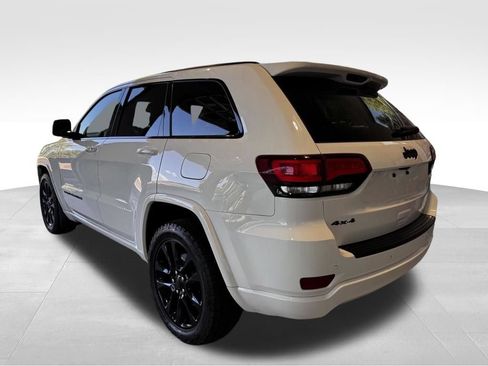 Used 2021 Jeep Grand Cherokee Laredo X AWD/4WD image 4