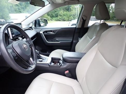 Certified 2021 Toyota RAV4 XLE w/ Convenience Package AWD/4WD image 10