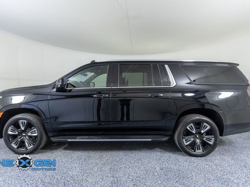 Used 2024 Chevrolet Suburban High Country w/ Advanced Technology Package image 4