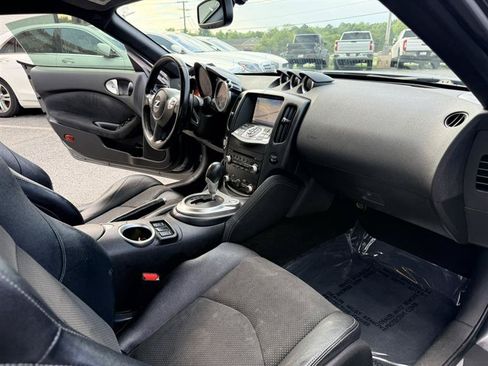 Used 2015 Nissan 370Z Touring RWD image 12