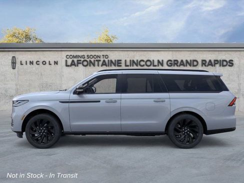 New 2026 Lincoln Navigator L Reserve w/ Jet Appearance Package AWD/4WD image 3