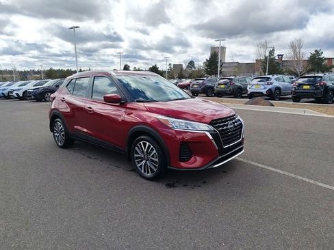 Used 2023 Nissan Kicks SV image 1