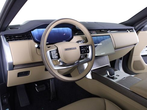 New 2026 Land Rover Range Rover SE image 16