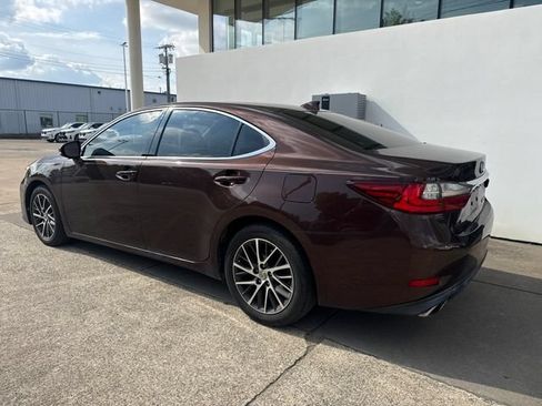 Used 2016 Lexus ES 350 w/ Luxury Package w/Wood Trim FWD image 3