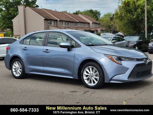 Used 2021 Toyota Corolla LE w/ LE Convenience Package image 7