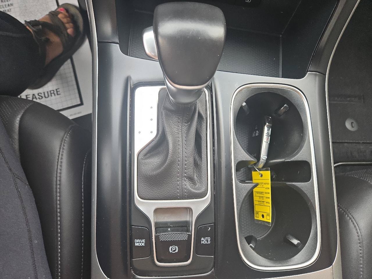 Used 2022 Kia Carnival LX FWD image 23