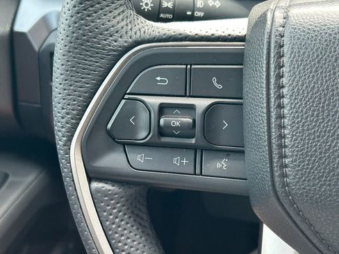 Certified 2025 Toyota Tacoma SR5 AWD/4WD image 37