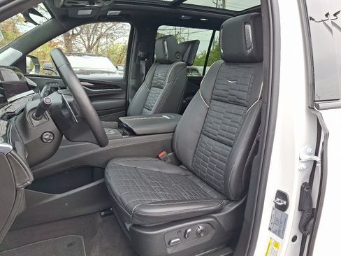 Certified 2024 Cadillac Escalade V w/ Heavy-Duty Trailer Package image 16