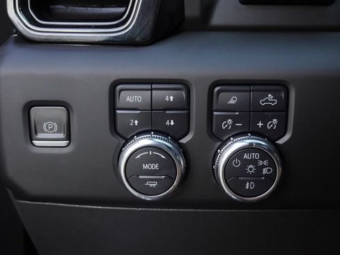 Used 2023 GMC Sierra 1500 AT4 w/ Technology Package AWD/4WD image 19