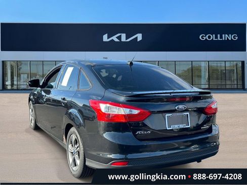 Used 2014 Ford Focus SE w/ SE Sport Package FWD image 4