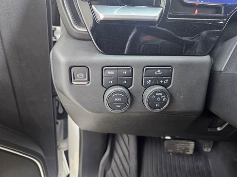 Used 2022 Chevrolet Silverado 1500 RST AWD/4WD image 12