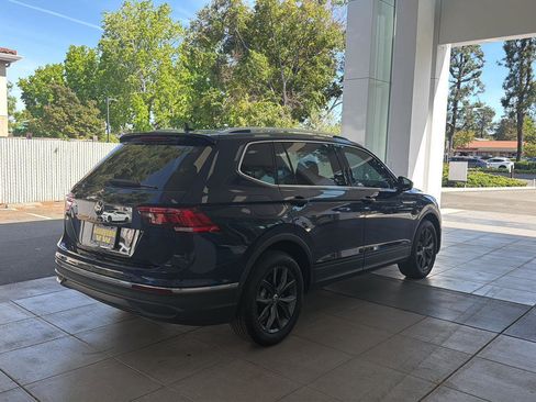 Used 2023 Volkswagen Tiguan SE w/ Panoramic Sunroof Package image 5